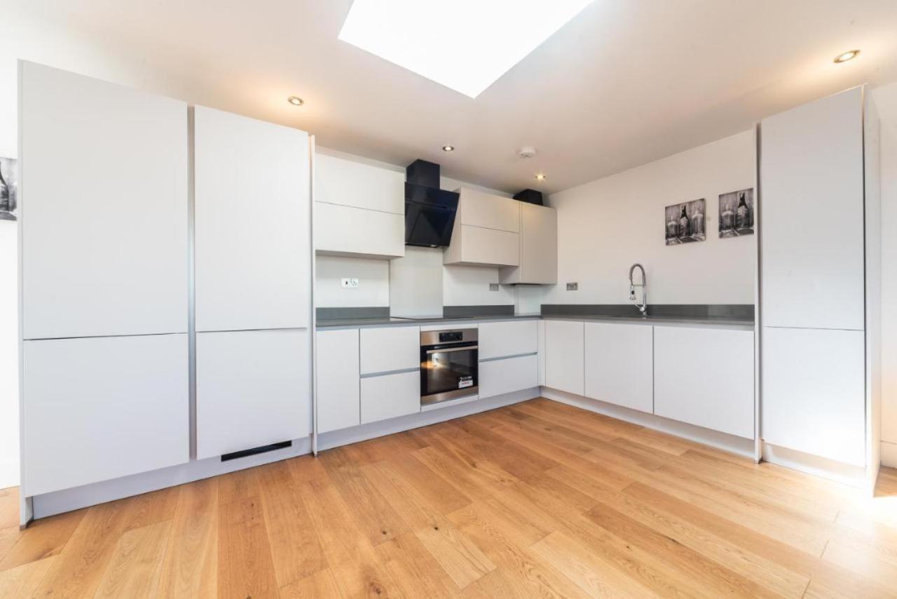 Lovely Penthouse Near Canary Wharf Лондон Екстериор снимка