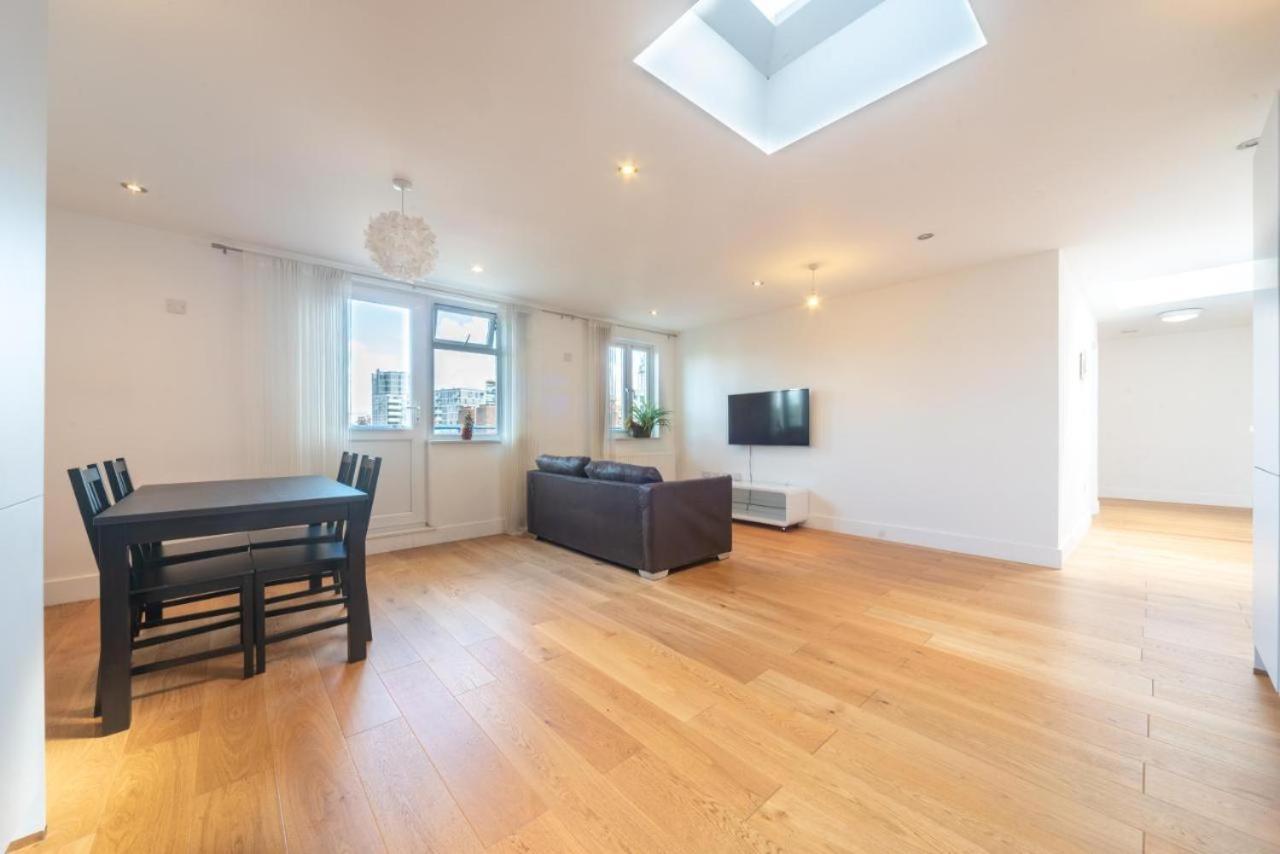 Lovely Penthouse Near Canary Wharf Лондон Екстериор снимка