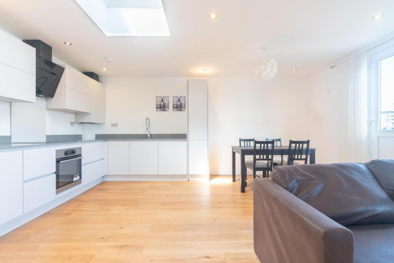 Lovely Penthouse Near Canary Wharf Лондон Екстериор снимка